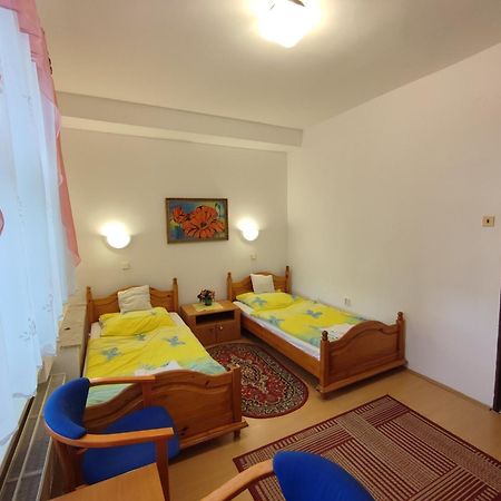Hotel Vysehrad Турчьянске-Теплице Экстерьер фото